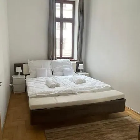 Apartamento Klikk At Gozsdu *